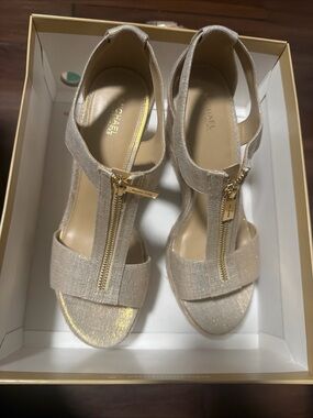 Michael Kors wedges size 10